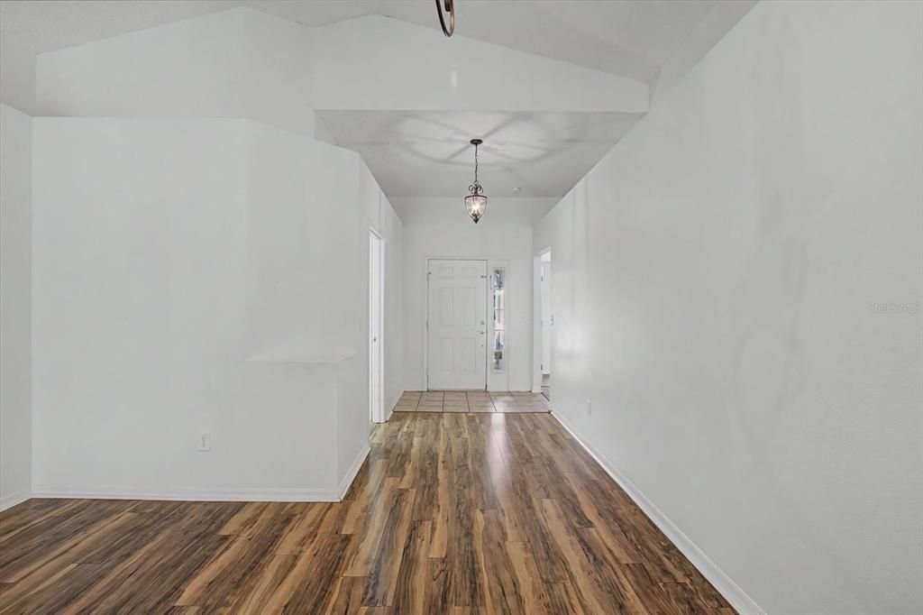 На продажу: $325,000 (4 спален, 2 ванн, 1787 Квадратных фут)