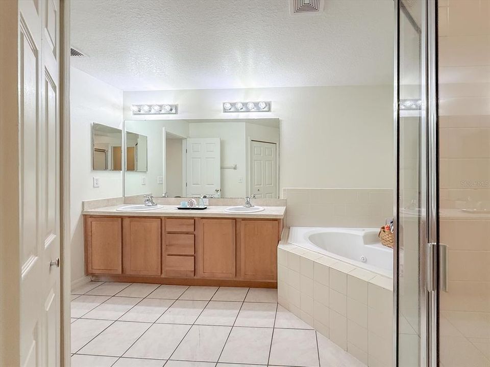 На продажу: $325,000 (4 спален, 2 ванн, 1787 Квадратных фут)