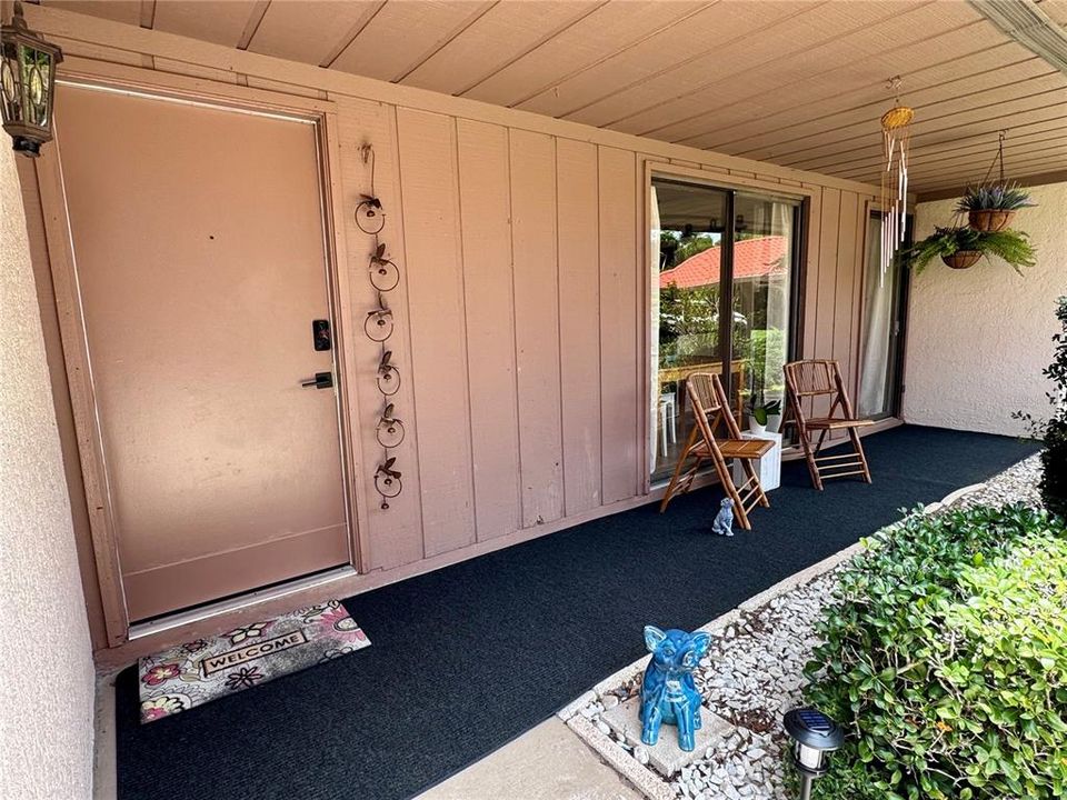 For Sale: $319,900 (2 beds, 2 baths, 1374 Square Feet)