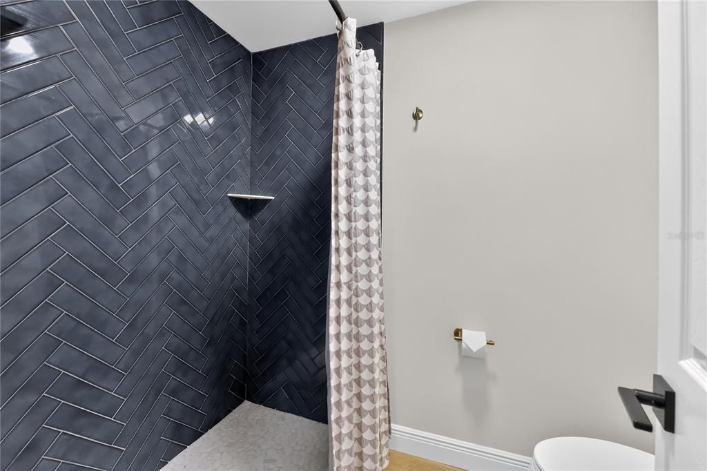 For Sale: $319,900 (2 beds, 2 baths, 1374 Square Feet)