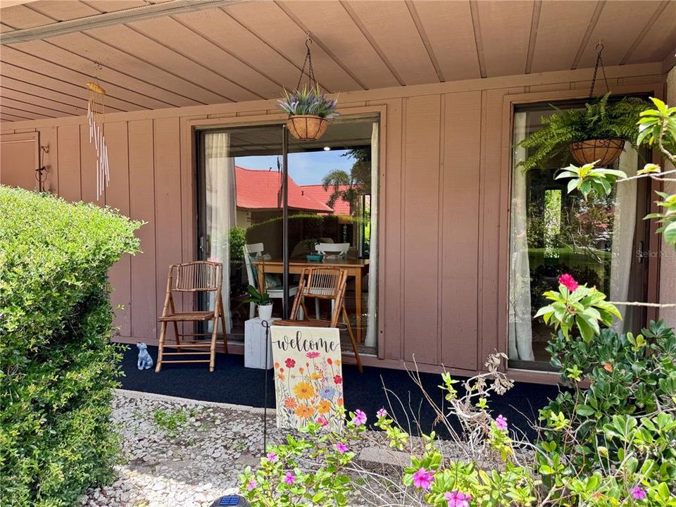 For Sale: $319,900 (2 beds, 2 baths, 1374 Square Feet)