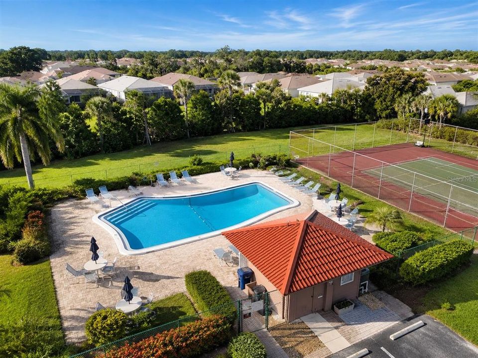 For Sale: $319,900 (2 beds, 2 baths, 1374 Square Feet)