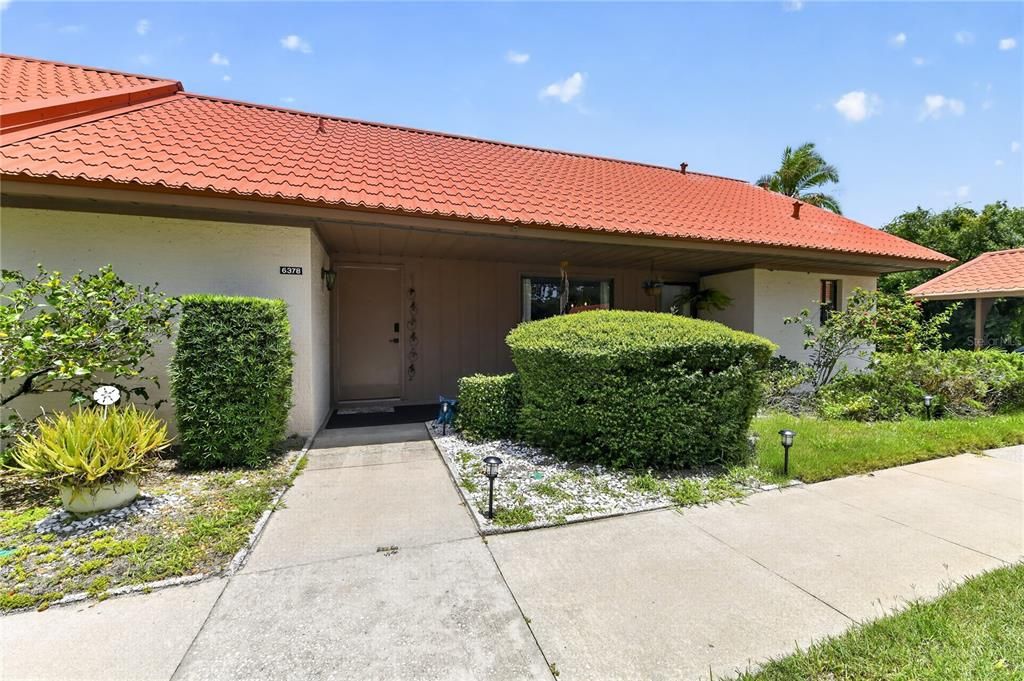 For Sale: $319,900 (2 beds, 2 baths, 1374 Square Feet)