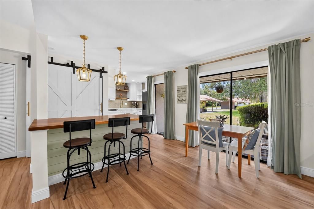 For Sale: $319,900 (2 beds, 2 baths, 1374 Square Feet)