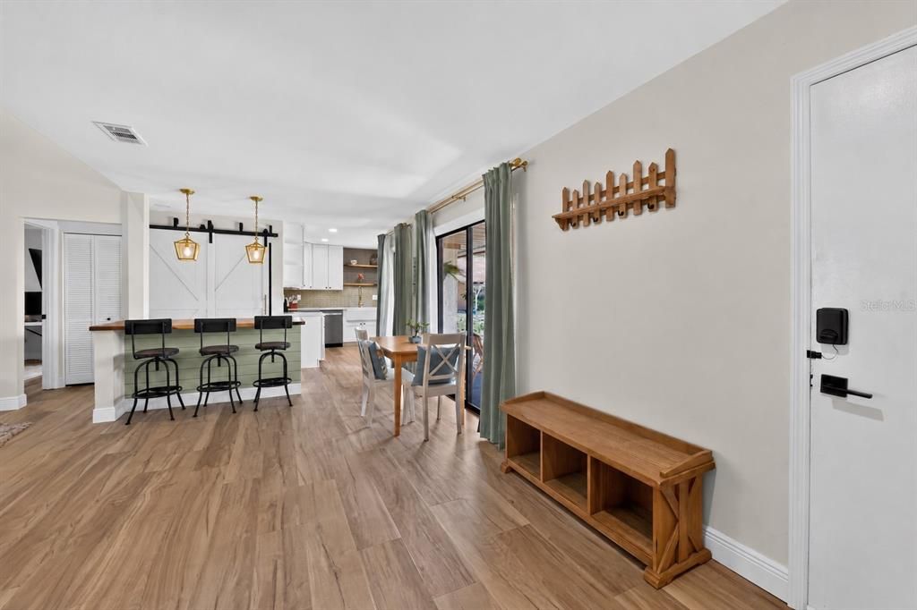 For Sale: $319,900 (2 beds, 2 baths, 1374 Square Feet)