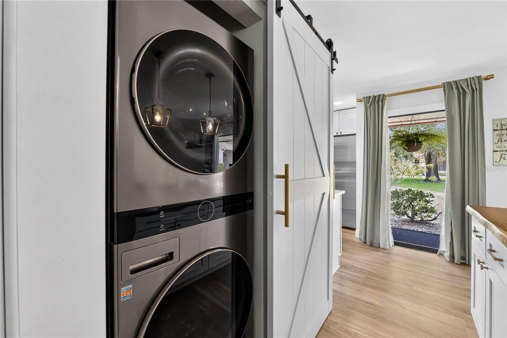 For Sale: $319,900 (2 beds, 2 baths, 1374 Square Feet)