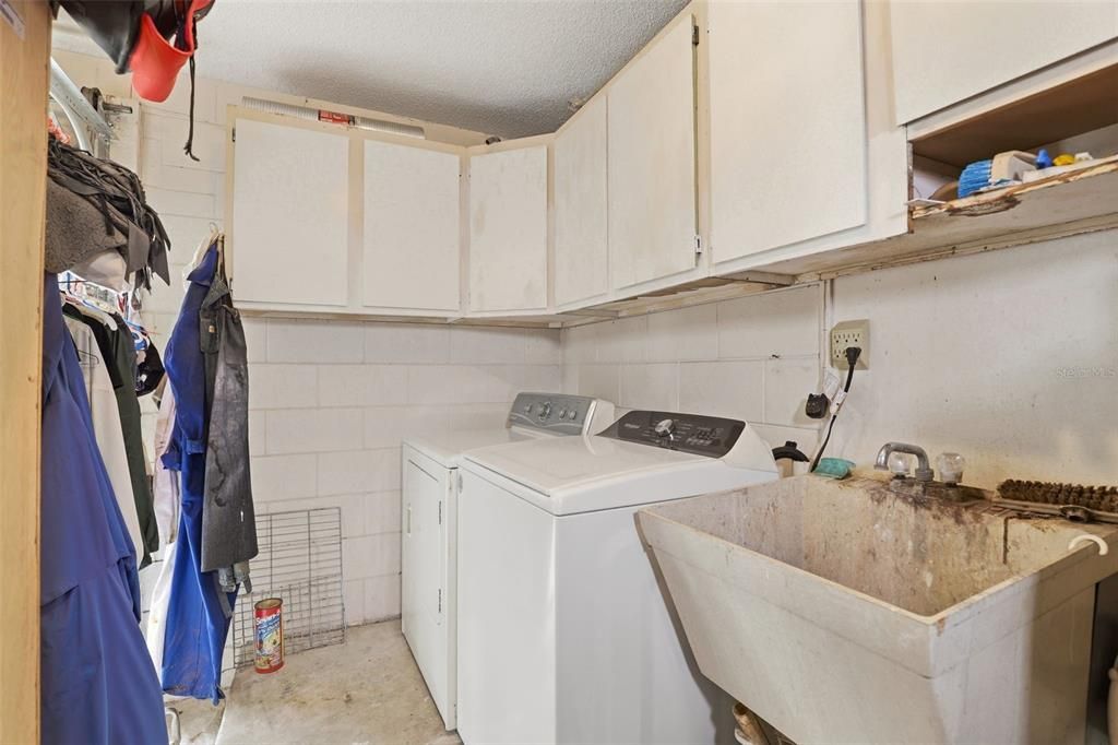 Под контрактом: $475,000 (4 спален, 2 ванн, 1831 Квадратных фут)