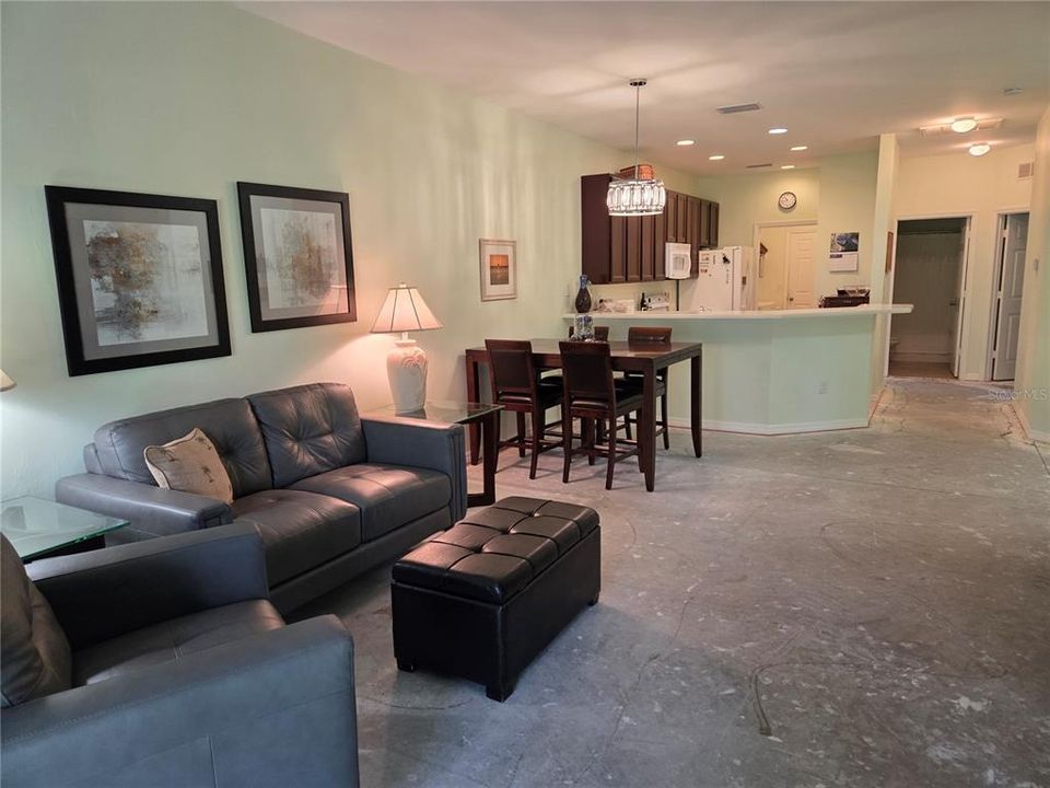 Active With Contract: $265,000 (3 beds, 2 baths, 1349 Square Feet)