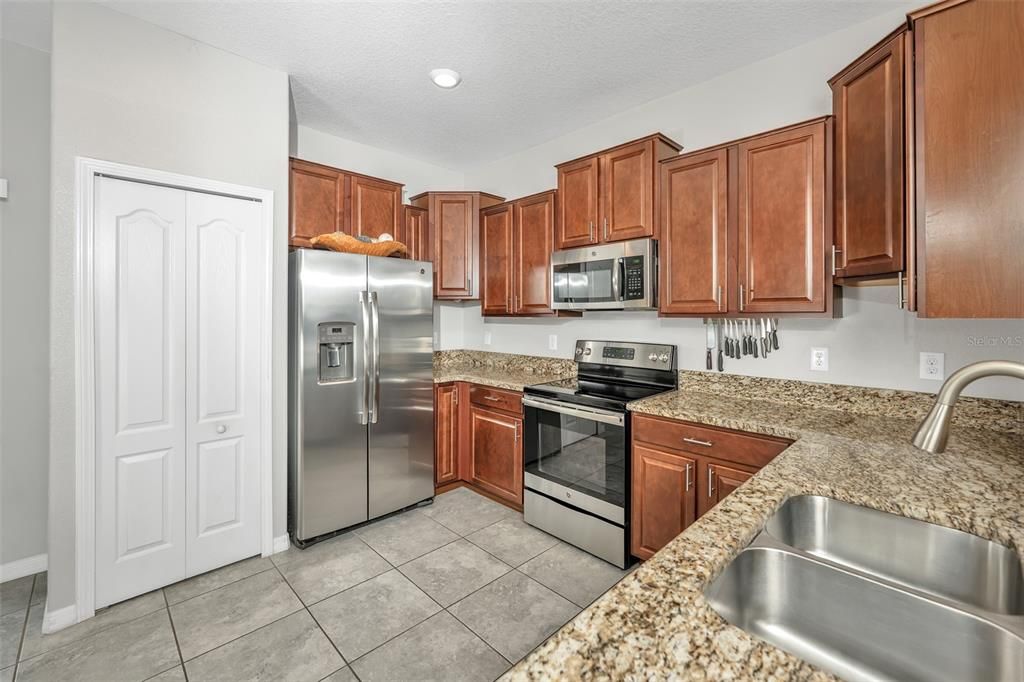 En Venta: $250,000 (2 camas, 2 baños, 1559 Pies cuadrados)