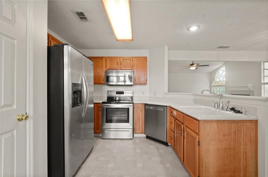 For Sale: $240,000 (3 beds, 2 baths, 1365 Square Feet)