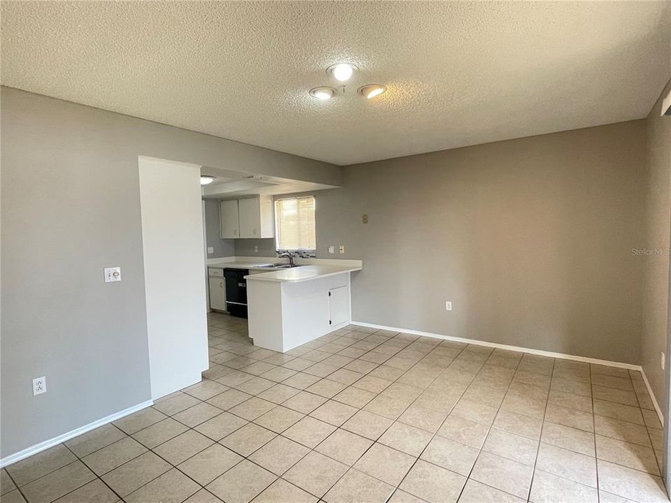 В аренду: $1,995 (3 спален, 2 ванн, 1320 Квадратных фут)