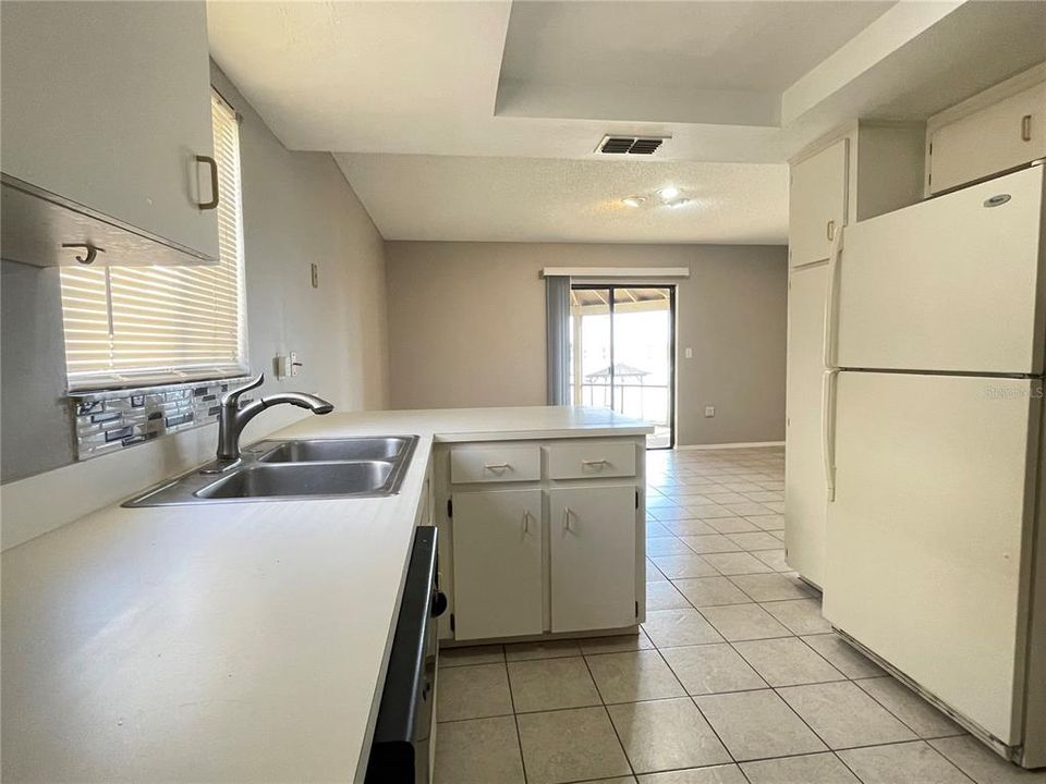 В аренду: $1,995 (3 спален, 2 ванн, 1320 Квадратных фут)