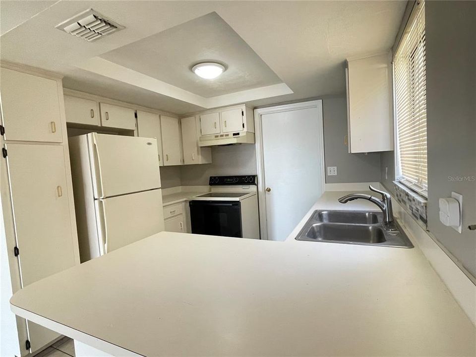В аренду: $1,995 (3 спален, 2 ванн, 1320 Квадратных фут)