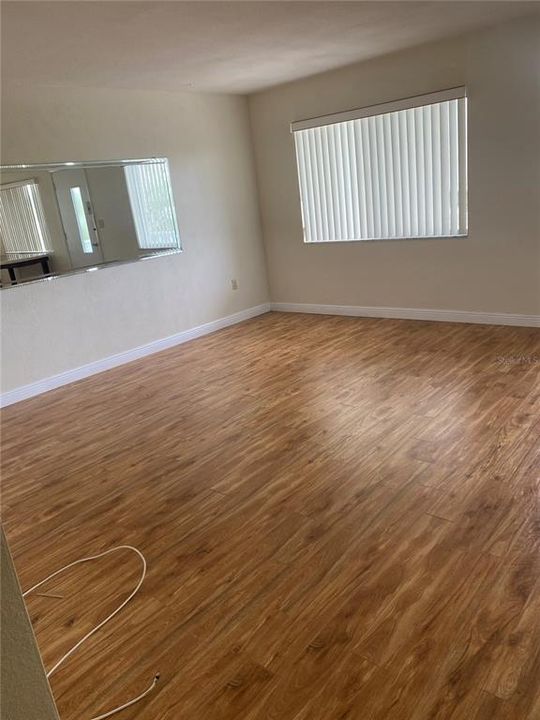 For Sale: $99,500 (2 beds, 2 baths, 912 Square Feet)