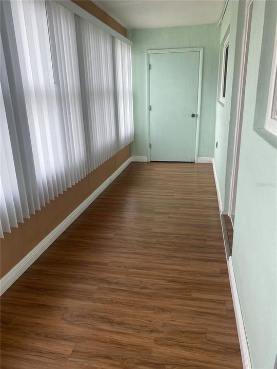 For Sale: $99,500 (2 beds, 2 baths, 912 Square Feet)