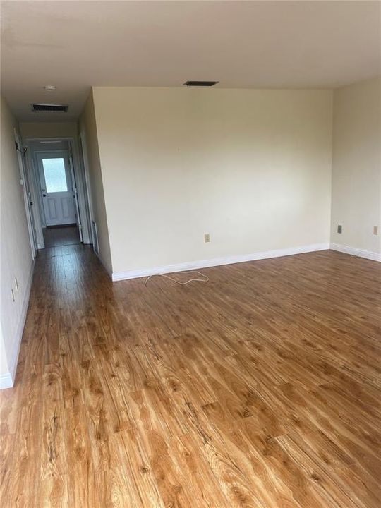 For Sale: $99,500 (2 beds, 2 baths, 912 Square Feet)