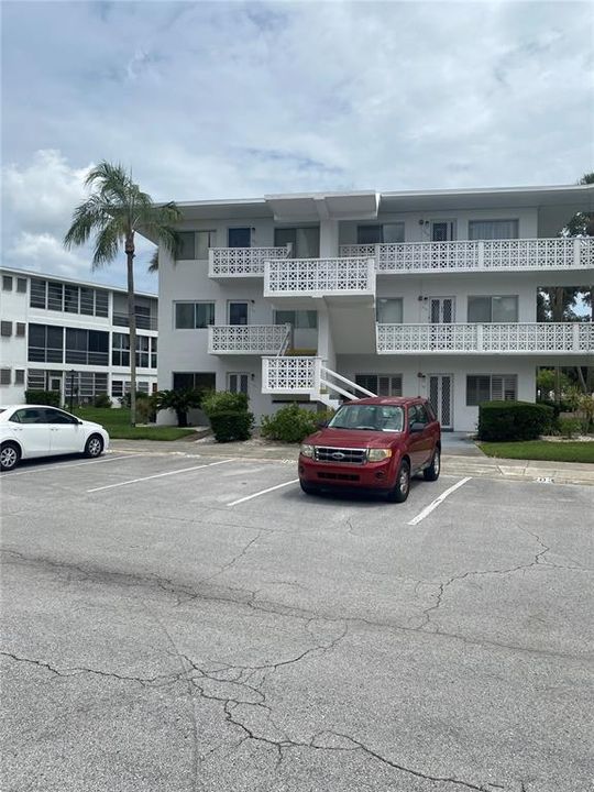 For Sale: $99,500 (2 beds, 2 baths, 912 Square Feet)