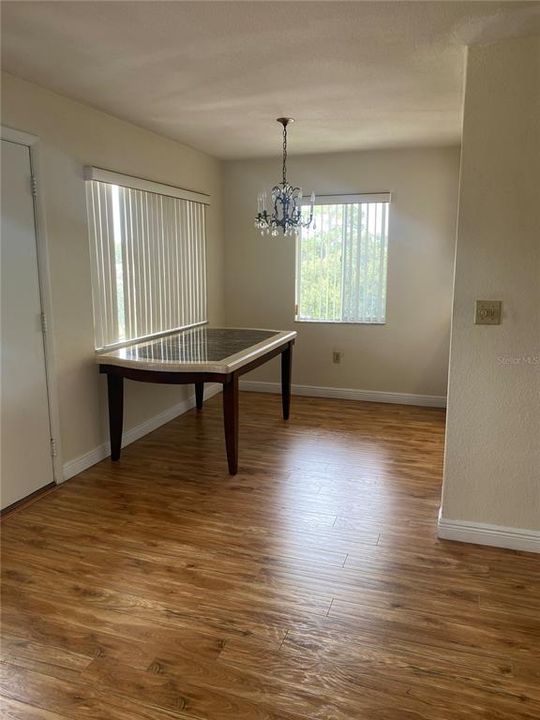 For Sale: $99,500 (2 beds, 2 baths, 912 Square Feet)