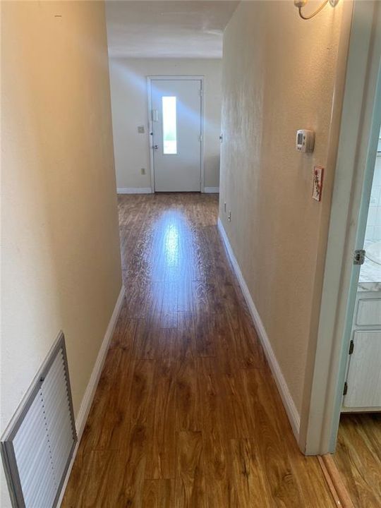 For Sale: $99,500 (2 beds, 2 baths, 912 Square Feet)