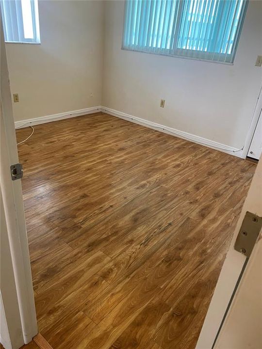 For Sale: $99,500 (2 beds, 2 baths, 912 Square Feet)