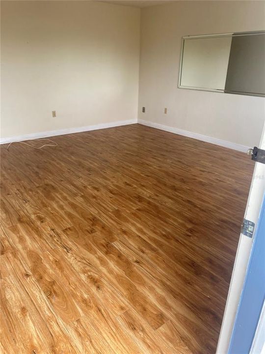 For Sale: $99,500 (2 beds, 2 baths, 912 Square Feet)