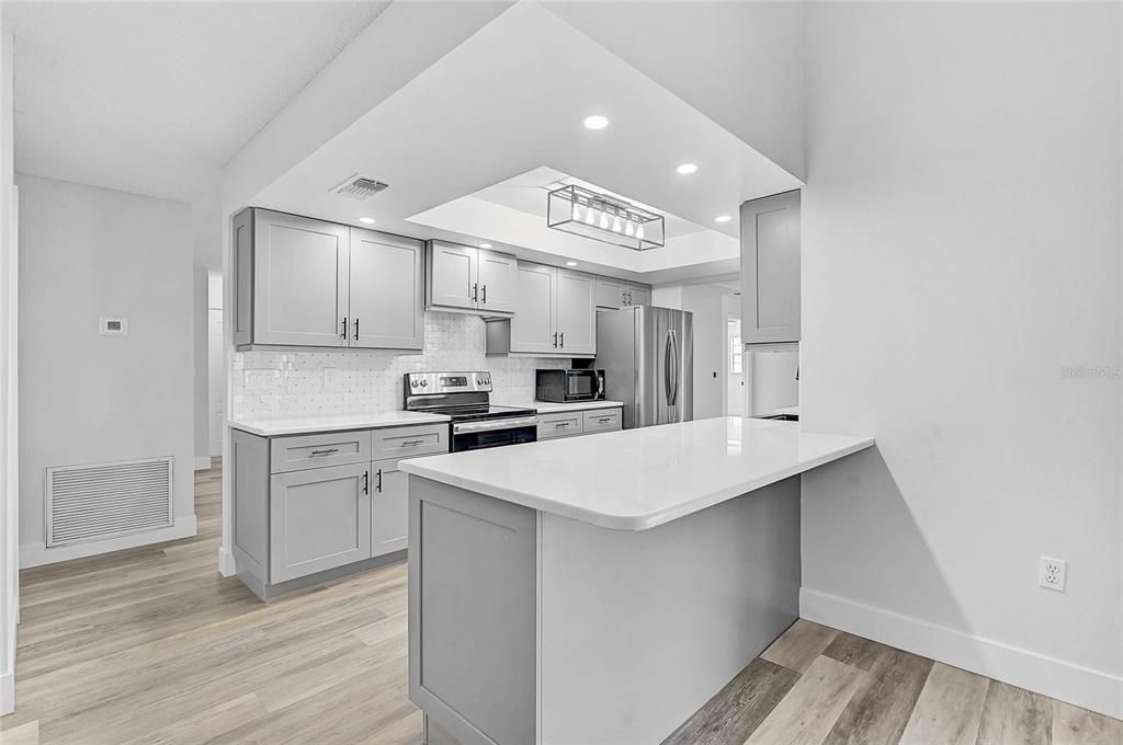 Под контрактом: $459,000 (3 спален, 2 ванн, 1807 Квадратных фут)