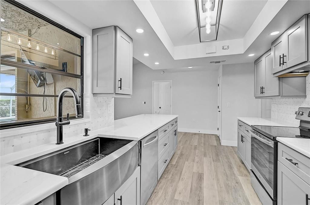 Под контрактом: $459,000 (3 спален, 2 ванн, 1807 Квадратных фут)