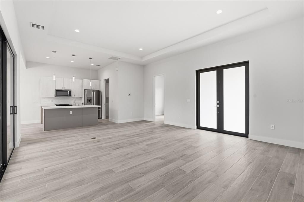 En Venta: $550,000 (4 camas, 2 baños, 1726 Pies cuadrados)