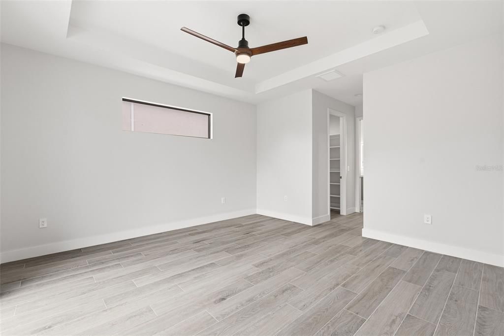 En Venta: $550,000 (4 camas, 2 baños, 1726 Pies cuadrados)