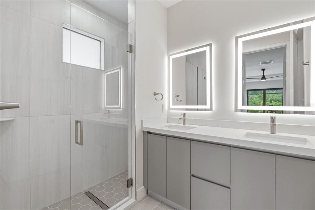 En Venta: $550,000 (4 camas, 2 baños, 1726 Pies cuadrados)