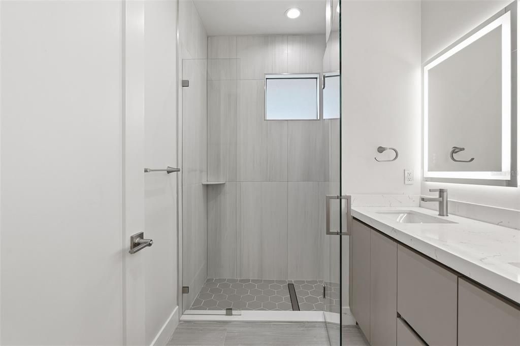 En Venta: $550,000 (4 camas, 2 baños, 1726 Pies cuadrados)