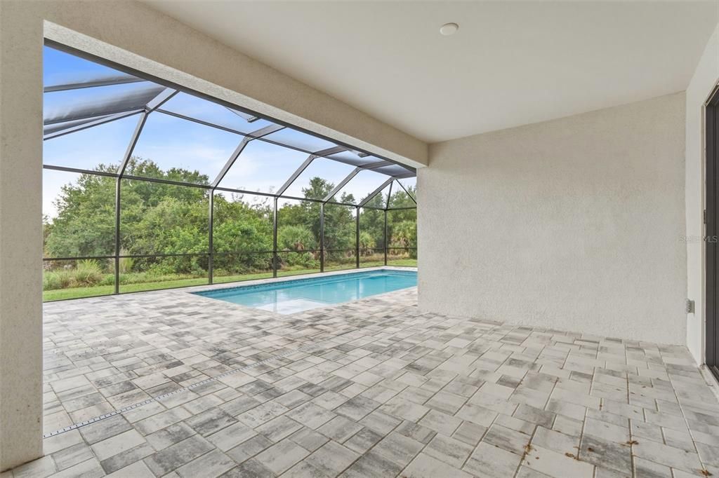 En Venta: $550,000 (4 camas, 2 baños, 1726 Pies cuadrados)