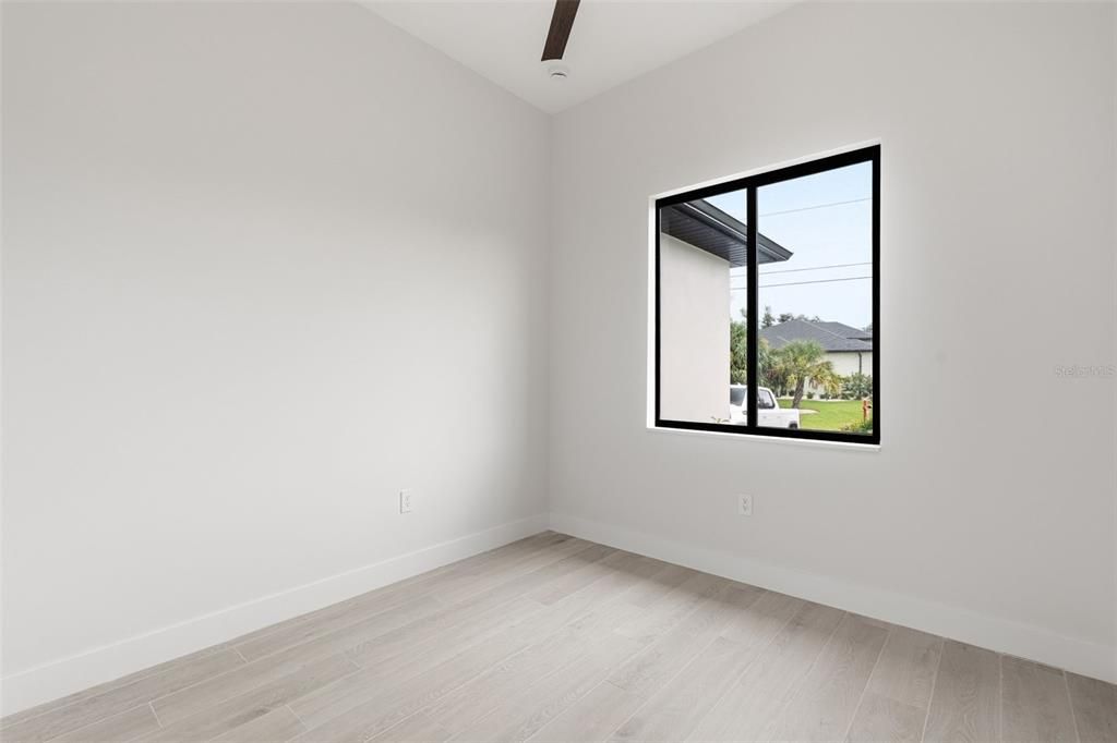 En Venta: $550,000 (4 camas, 2 baños, 1726 Pies cuadrados)