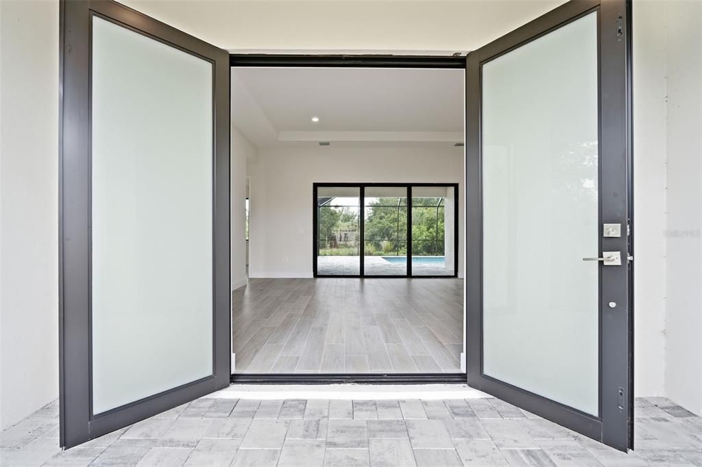En Venta: $550,000 (4 camas, 2 baños, 1726 Pies cuadrados)