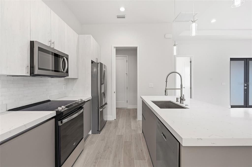 En Venta: $550,000 (4 camas, 2 baños, 1726 Pies cuadrados)