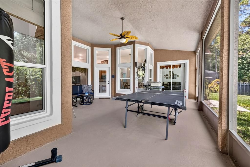 En Venta: $699,900 (3 camas, 2 baños, 2357 Pies cuadrados)