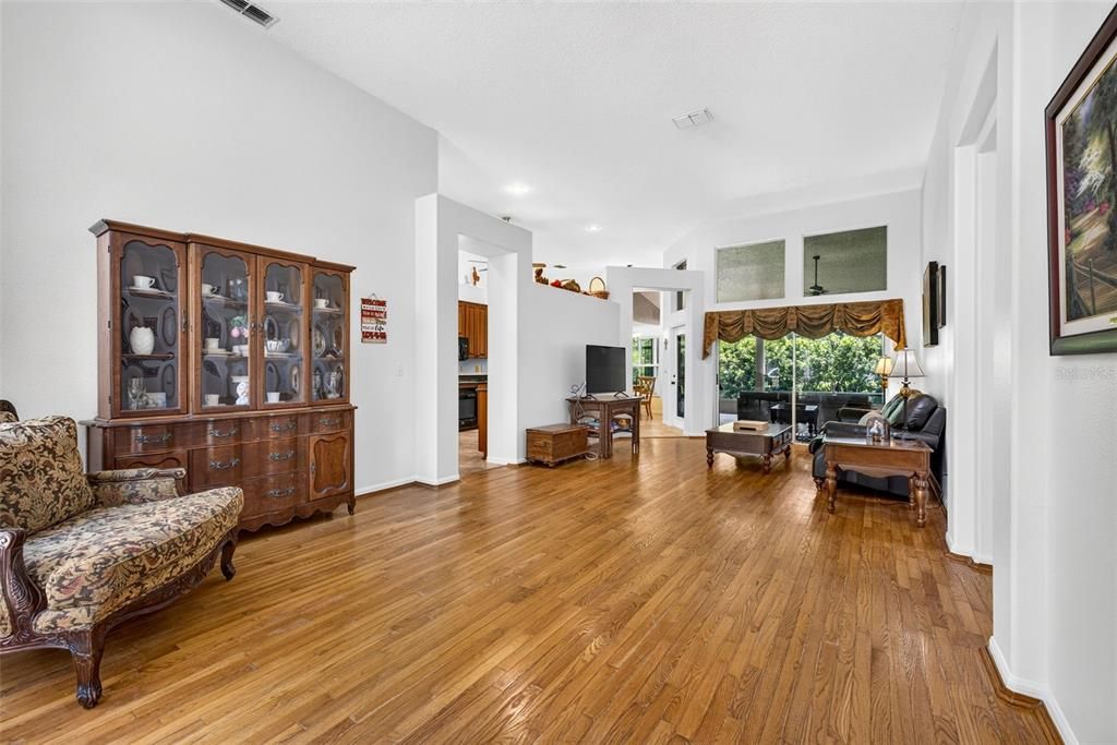 En Venta: $699,900 (3 camas, 2 baños, 2357 Pies cuadrados)