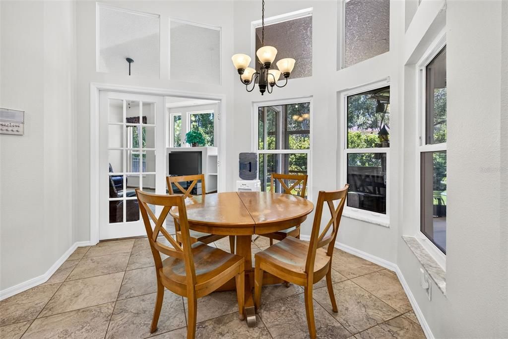En Venta: $699,900 (3 camas, 2 baños, 2357 Pies cuadrados)