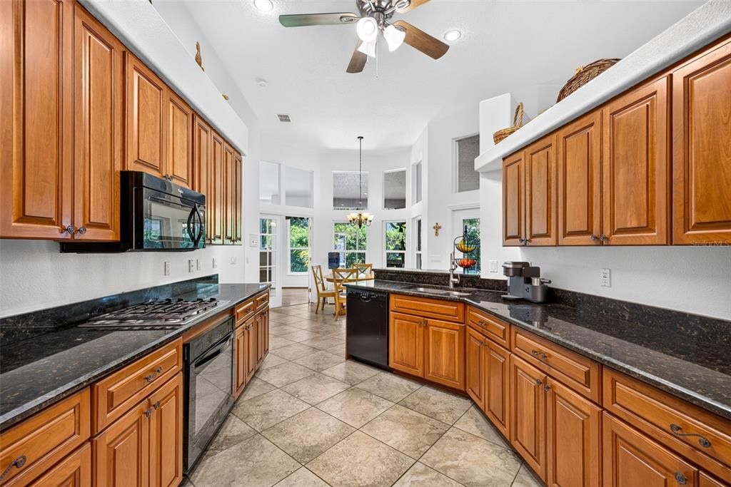 En Venta: $699,900 (3 camas, 2 baños, 2357 Pies cuadrados)