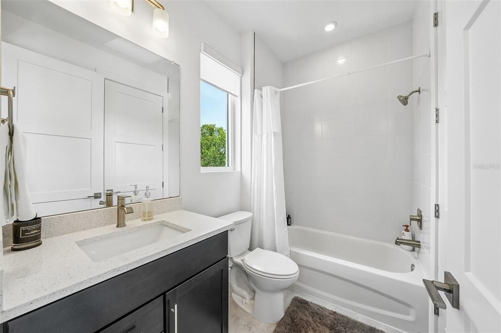 En Venta: $780,000 (3 camas, 3 baños, 2015 Pies cuadrados)