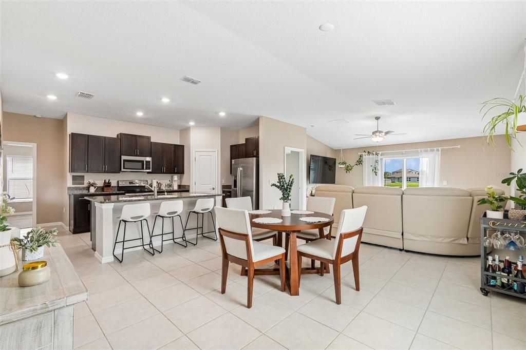 En Venta: $336,000 (4 camas, 2 baños, 1817 Pies cuadrados)