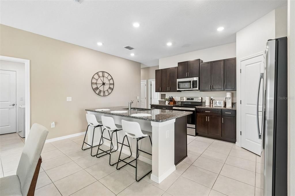 En Venta: $336,000 (4 camas, 2 baños, 1817 Pies cuadrados)