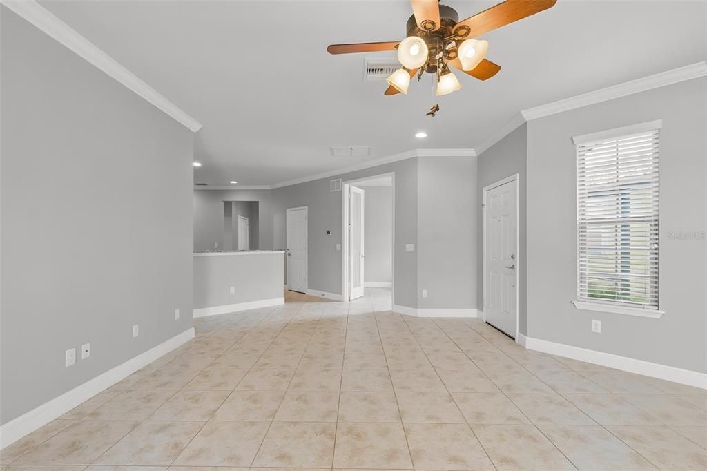 На продажу: $284,999 (2 спален, 2 ванн, 1487 Квадратных фут)