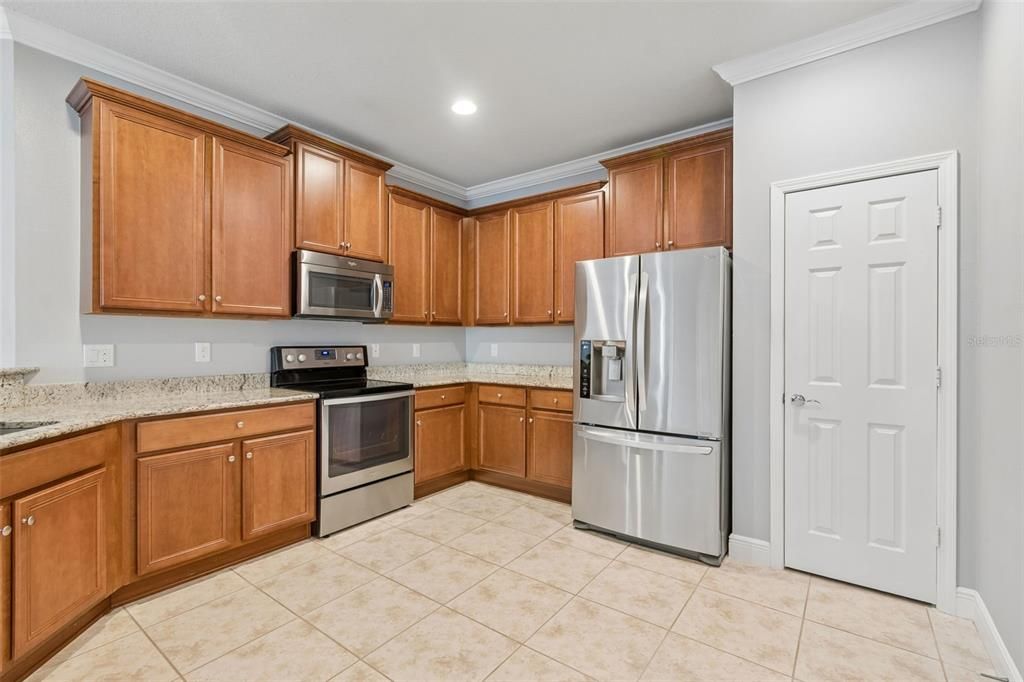 На продажу: $284,999 (2 спален, 2 ванн, 1487 Квадратных фут)