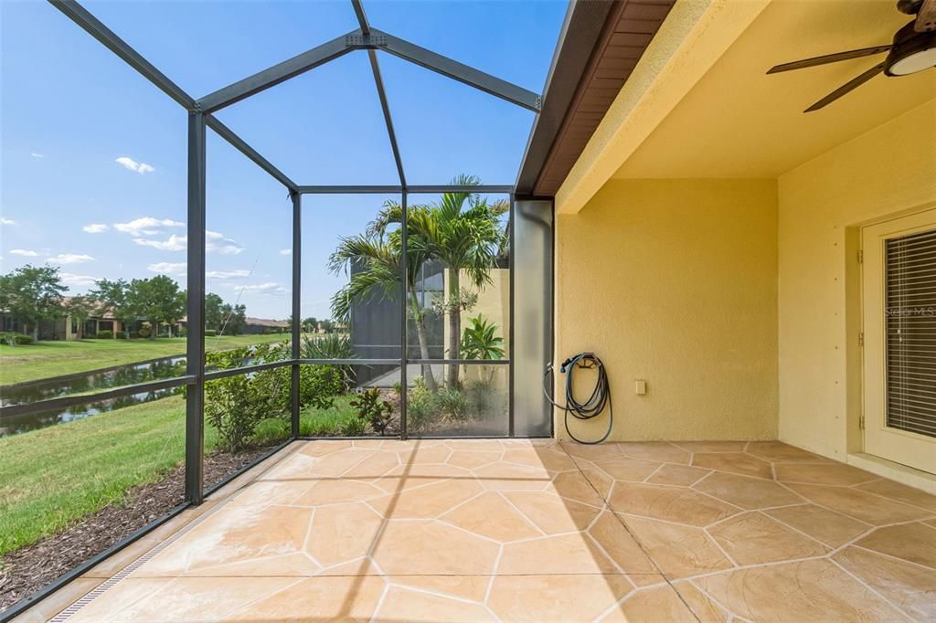 На продажу: $284,999 (2 спален, 2 ванн, 1487 Квадратных фут)