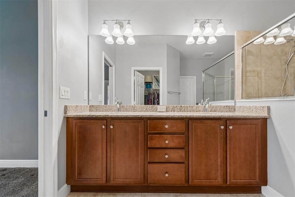 На продажу: $284,999 (2 спален, 2 ванн, 1487 Квадратных фут)