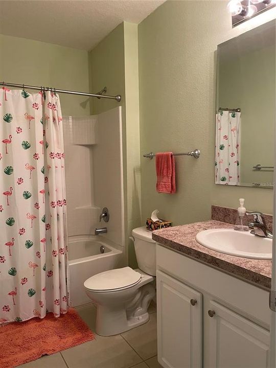 На продажу: $299,900 (4 спален, 2 ванн, 1812 Квадратных фут)