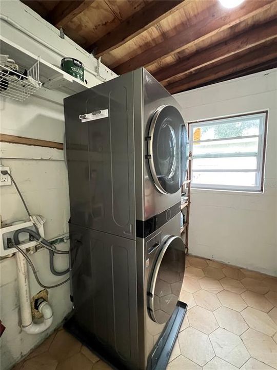 На продажу: $349,900 (3 спален, 2 ванн, 925 Квадратных фут)