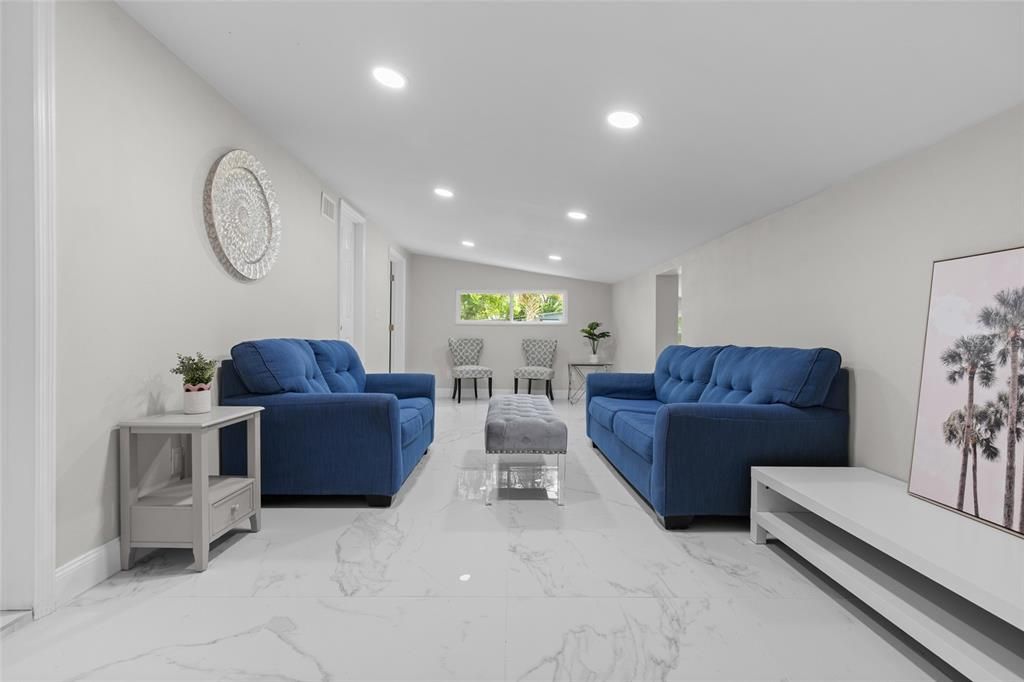 На продажу: $379,000 (4 спален, 3 ванн, 2083 Квадратных фут)