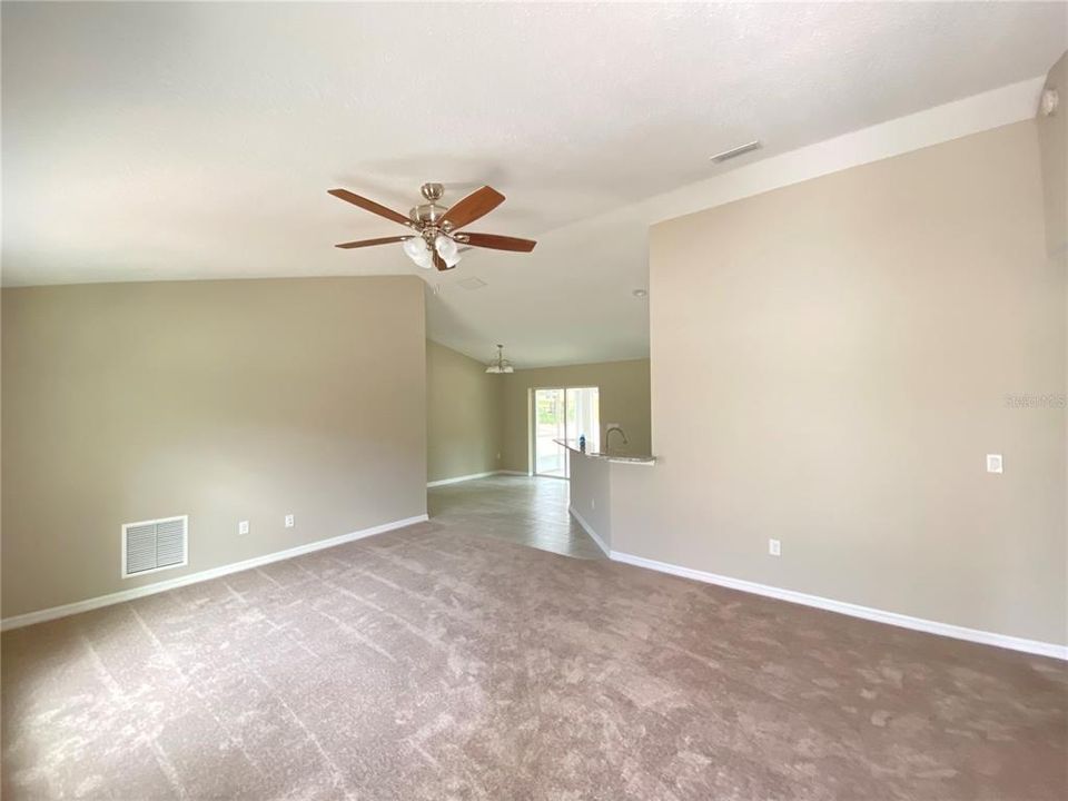 For Rent: $1,650 (3 beds, 2 baths, 1284 Square Feet)